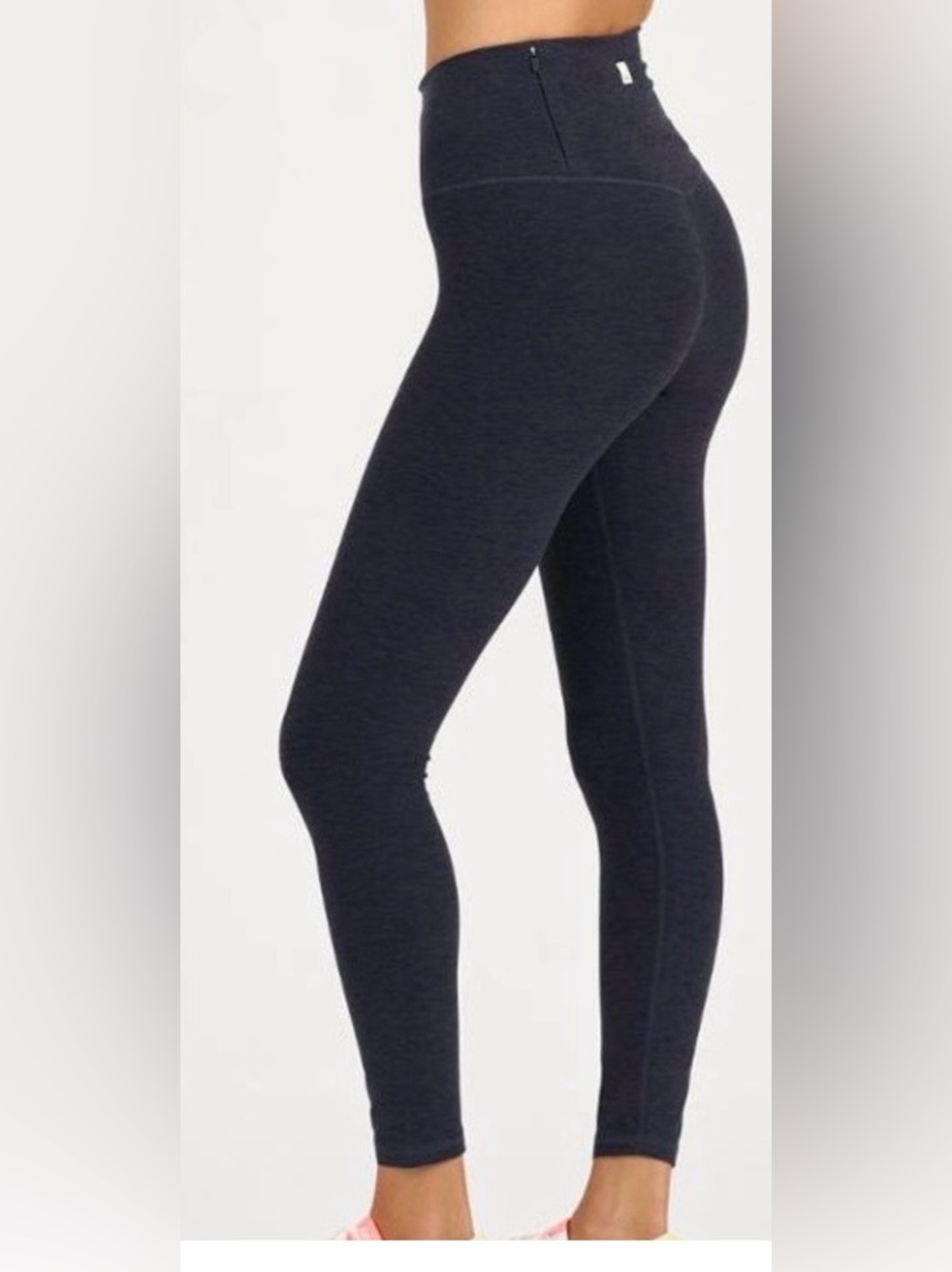 Vuori Clean Elevation Leggings in Midnight Heather- new condition - Picture 5 of 7